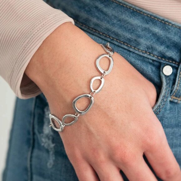 Paparazzi Jewelry Accessories - All That Mod - Silver Bracelet - Vintage - Picture 3 of 4